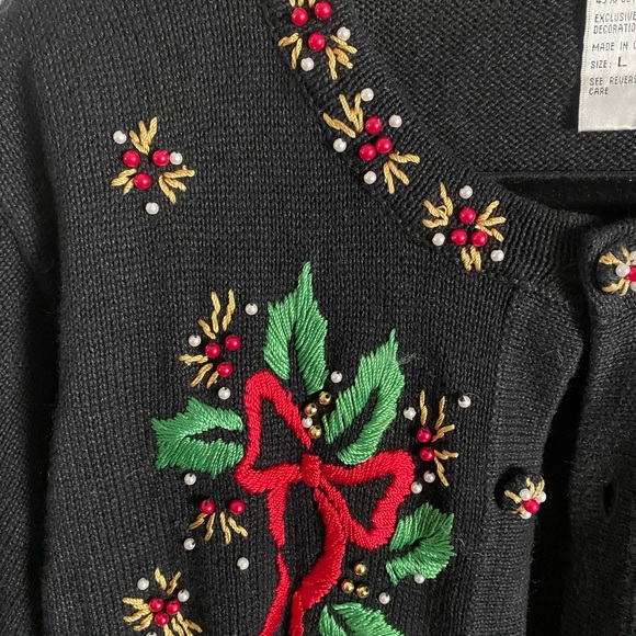 Festive Embroidered and Beaded Christmas Cardigan Grannycore - Picture 2 of 7